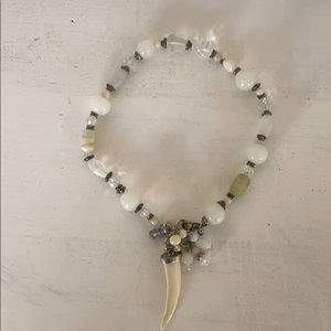 Beads necklace with horn pendant